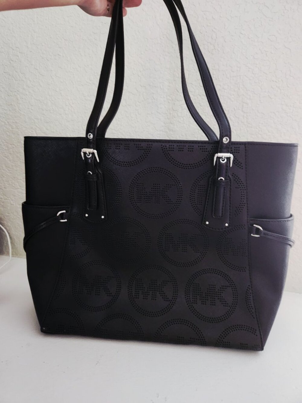 Like New Michael Kors Black Voyager Perforated Large Tote Bag - Picture 5 of 14